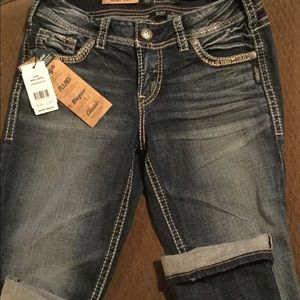 Silver brand Super Stretch Suki mid capris